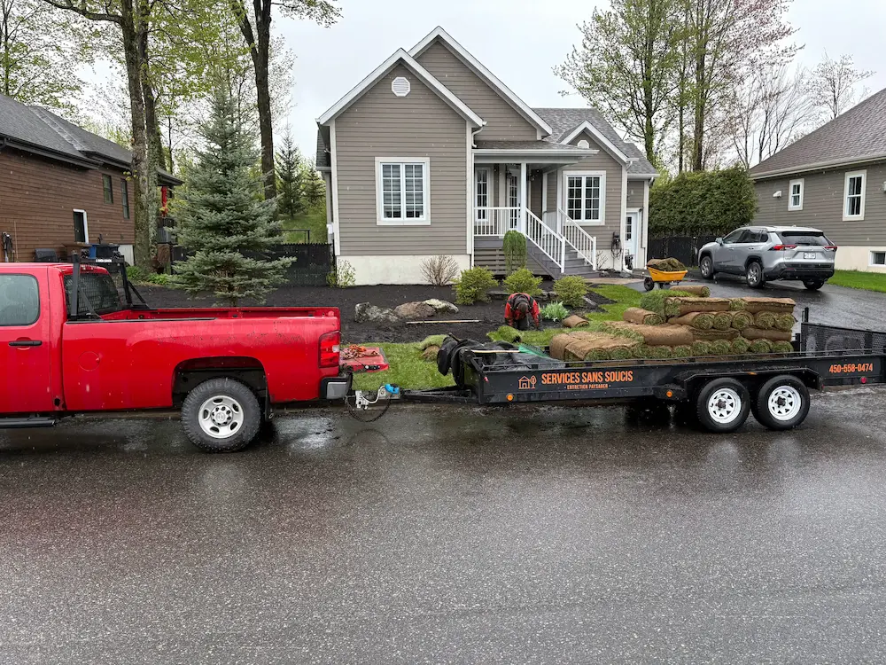 Maison contemporaine éclairée avec entrée dégagée